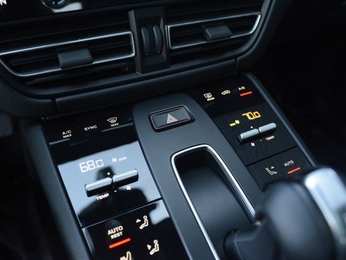 Certified 2026 Porsche Macan AWD/4WD image 22