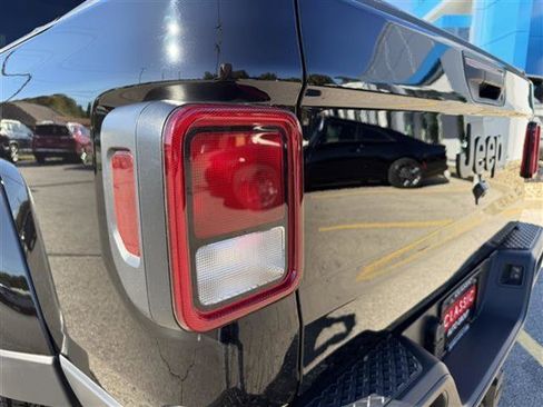 Used 2024 Jeep Gladiator Sport image 29