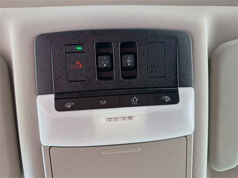 Certified 2021 Nissan Rogue SV w/ Premium Package image 18