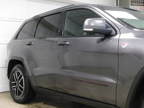 Used 2021 Jeep Grand Cherokee Trailhawk w/ Premium Lighting Group AWD/4WD image 14