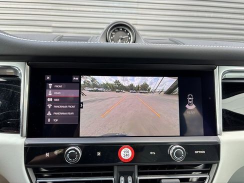 Certified 2025 Porsche Macan image 20