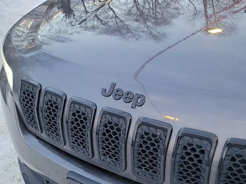 Used 2019 Jeep Cherokee Latitude Plus image 25