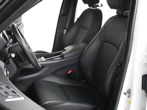 Used 2020 Jaguar F-PACE Premium image 30