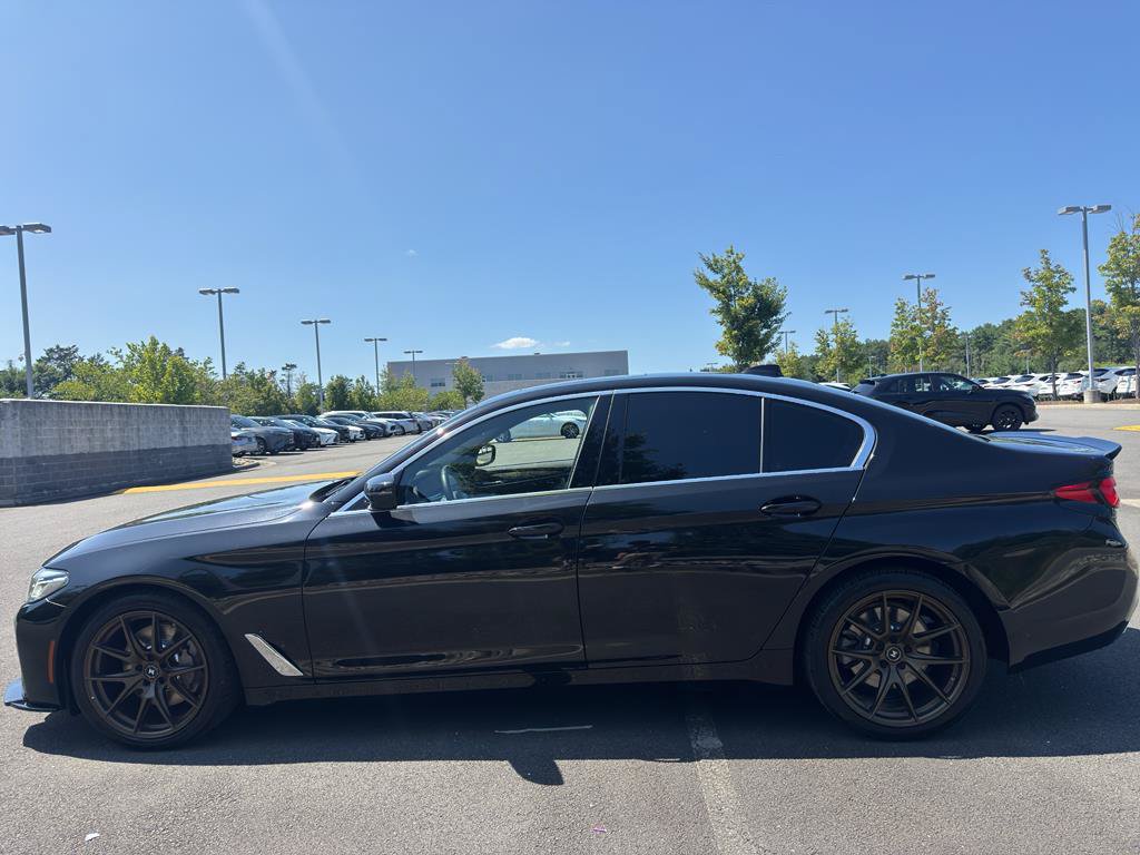 Used 2022 BMW 530i xDrive w/ Premium Package AWD/4WD image 4