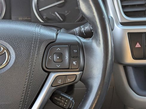 Used 2017 Toyota Highlander Limited image 28