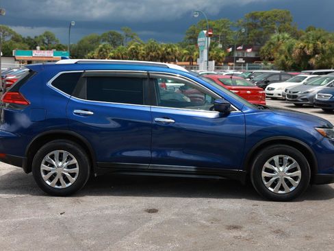 Used 2017 Nissan Rogue S w/ Appearance Package FWD image 13