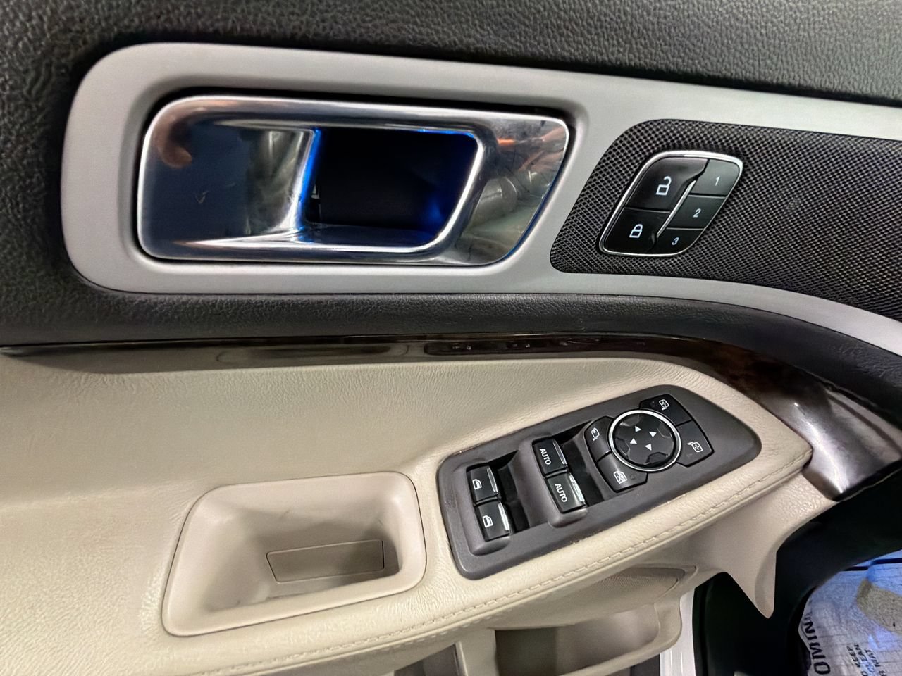 Used 2015 Ford Explorer Limited FWD image 21