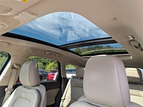 Certified 2022 Lincoln Corsair Reserve w/ Equipment Group 201A image 16