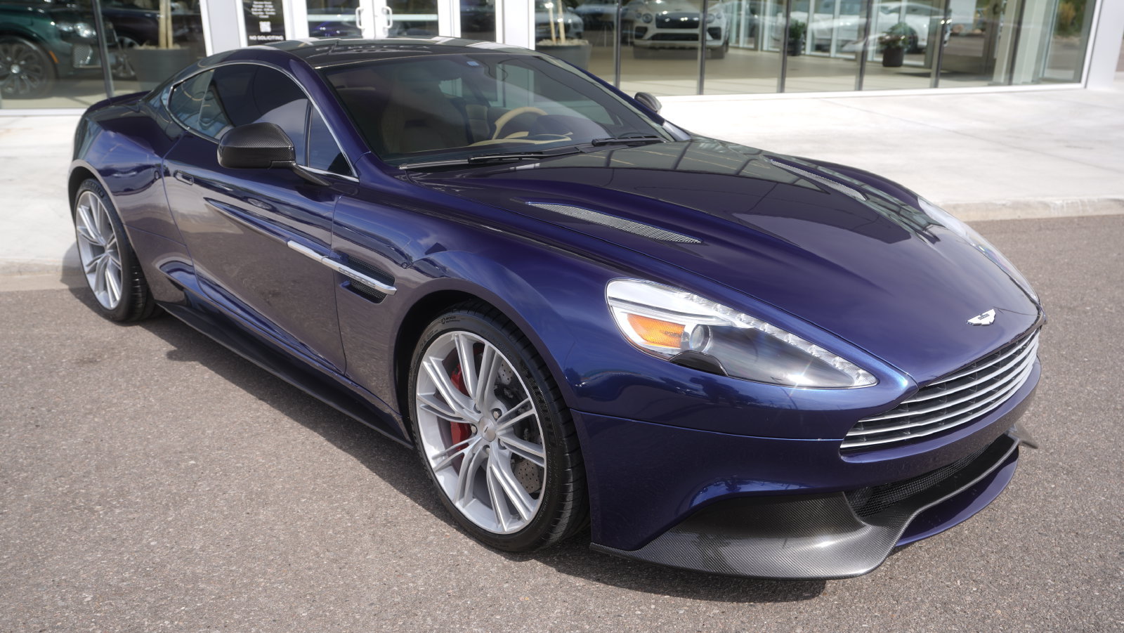Used 2015 Aston Martin Vanquish Coupe RWD image 23