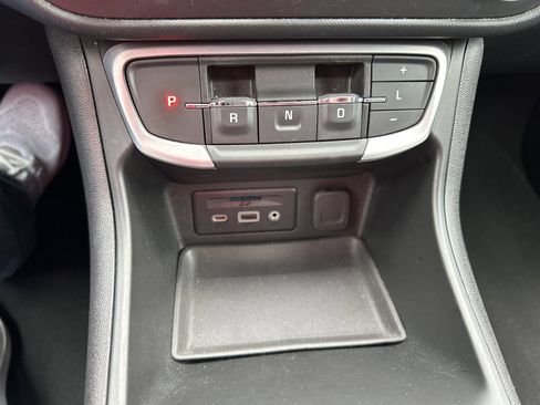 Used 2023 GMC Terrain SLT AWD/4WD image 16