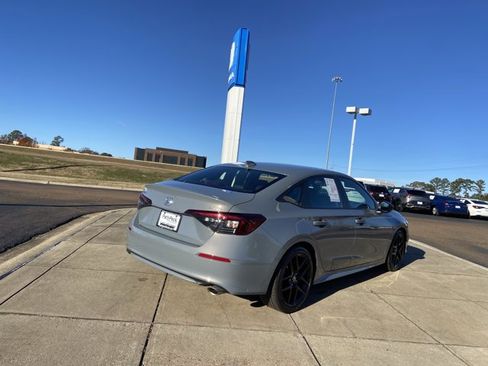 Used 2025 Honda Civic Sport image 10