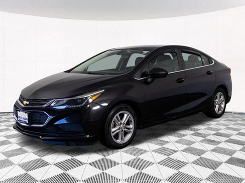Used 2017 Chevrolet Cruze LT w/ Convenience Package image 10