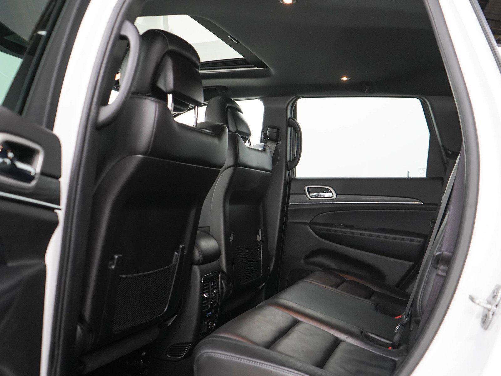 Used 2021 Jeep Grand Cherokee Limited AWD/4WD image 18