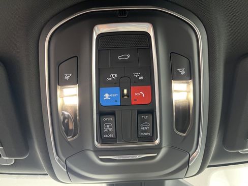 New 2025 Jeep Grand Cherokee Altitude image 22