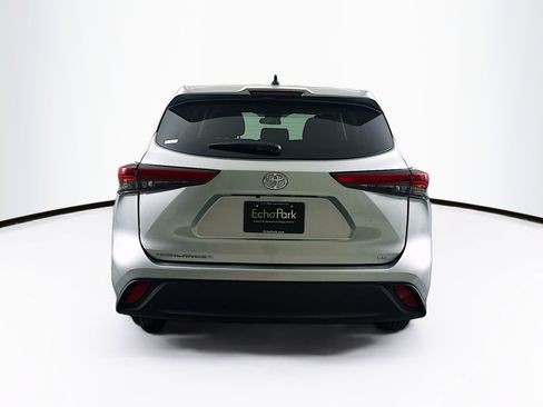 Used 2023 Toyota Highlander LE image 7