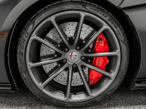 Used 2018 McLaren 570S Spider image 9