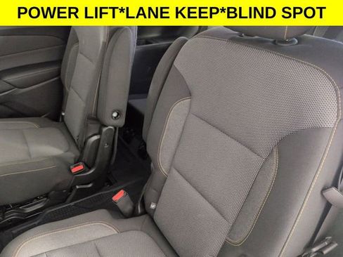 Used 2021 Chevrolet Traverse LT image 22