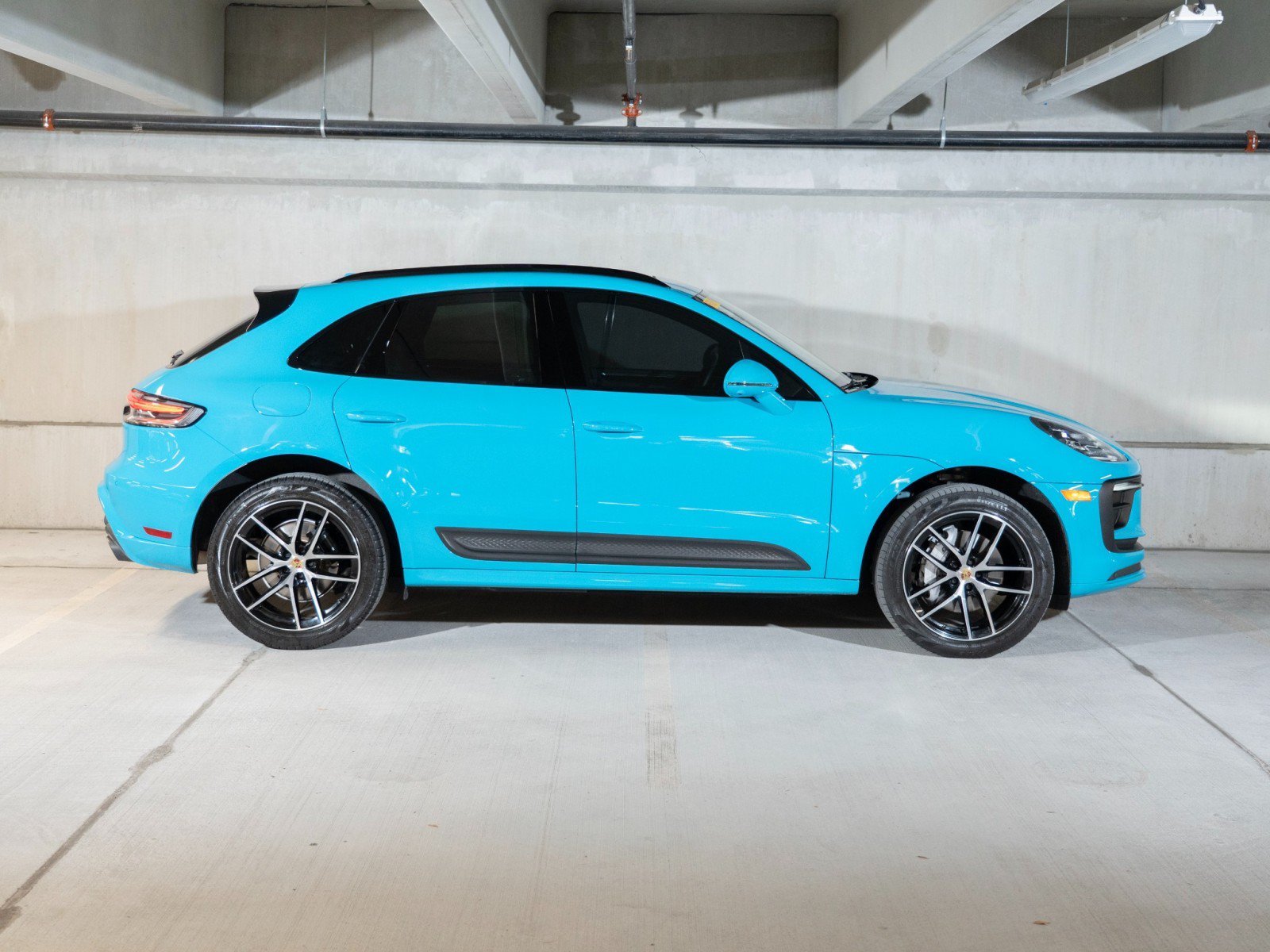 Certified 2023 Porsche Macan AWD/4WD image 8
