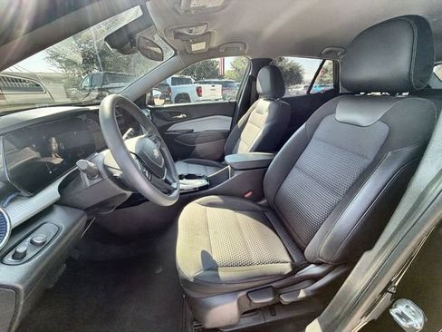 Used 2025 Chevrolet Trax LT FWD image 18