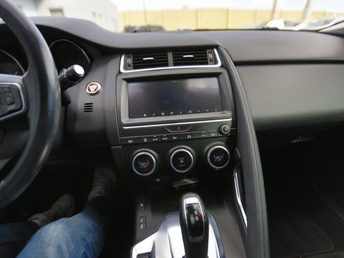 Used 2019 Jaguar E-PACE image 8