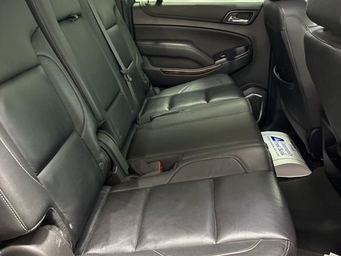 Used 2019 Chevrolet Suburban LT image 27