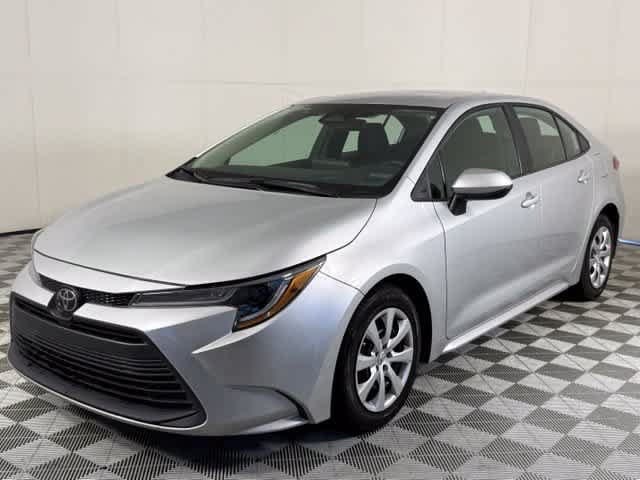 Used 2024 Toyota Corolla LE FWD image 2