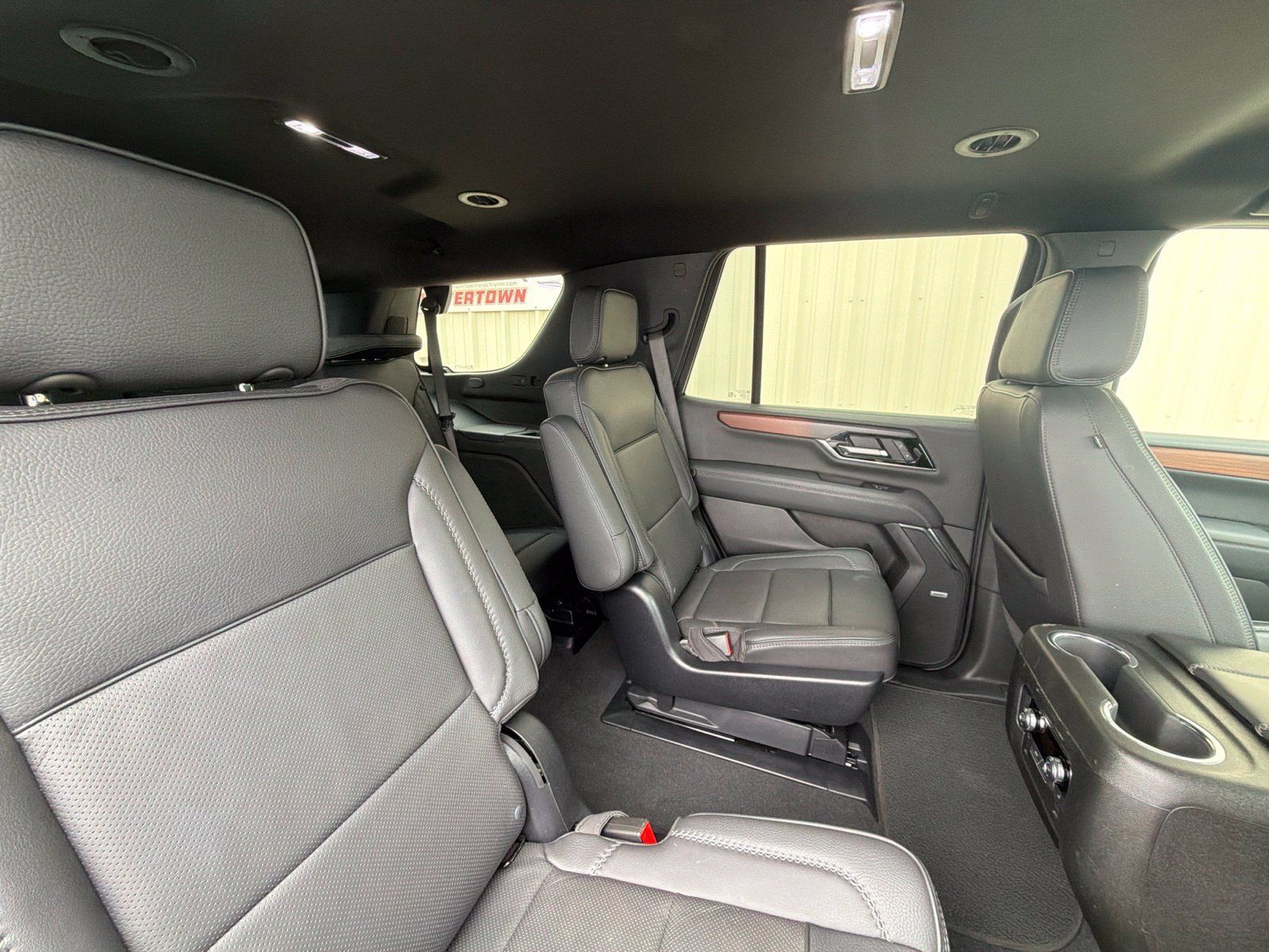 Used 2025 GMC Yukon Denali AWD/4WD image 9