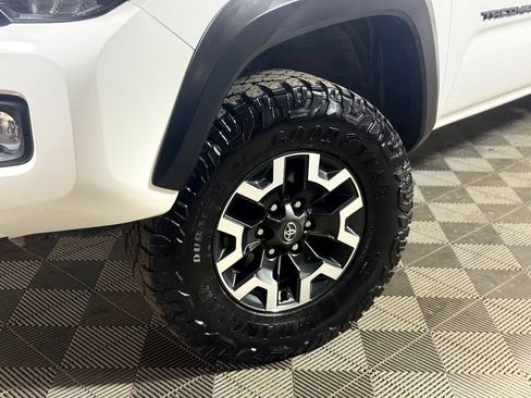 Used 2022 Toyota Tacoma TRD Off-Road AWD/4WD image 2
