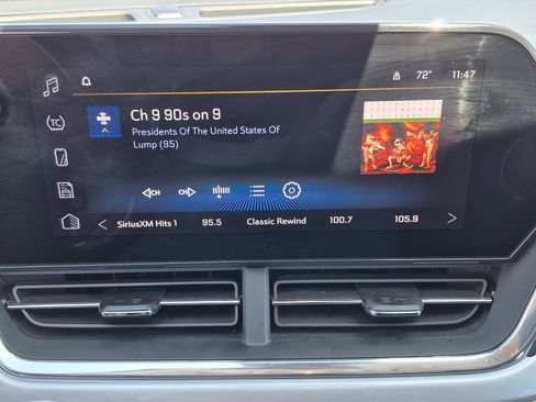 Used 2025 Chevrolet Trax LT w/ LT Convenience Package FWD image 29