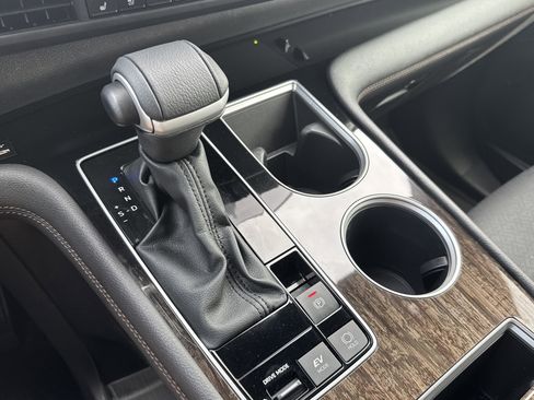 Used 2025 Toyota Sienna Limited image 24