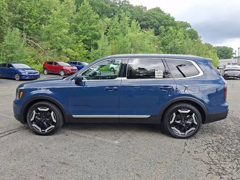 Used 2024 Kia Telluride EX AWD/4WD image 2