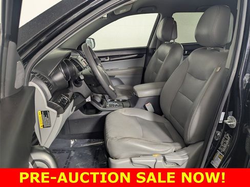 Used 2012 Kia Sorento LX w/ Convenience Pkg image 12