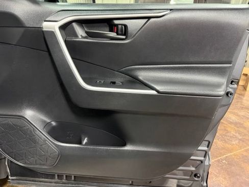 Used 2021 Toyota RAV4 LE FWD image 24