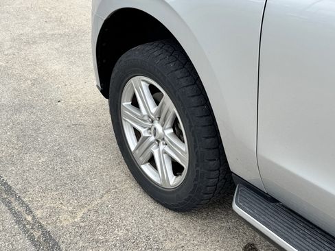 Used 2019 Ford Expedition XLT w/ Equipment Group 202A AWD/4WD image 23