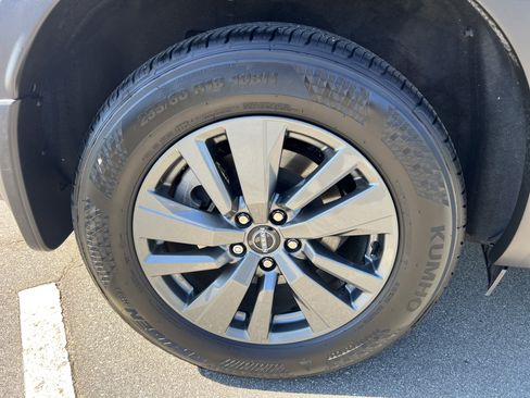 Used 2025 Nissan Pathfinder SV FWD image 11