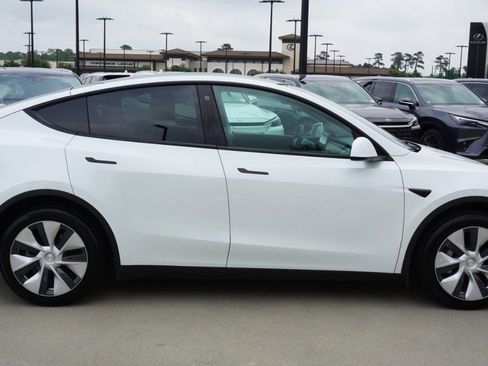 Used 2022 Tesla Model Y Long Range AWD/4WD image 4