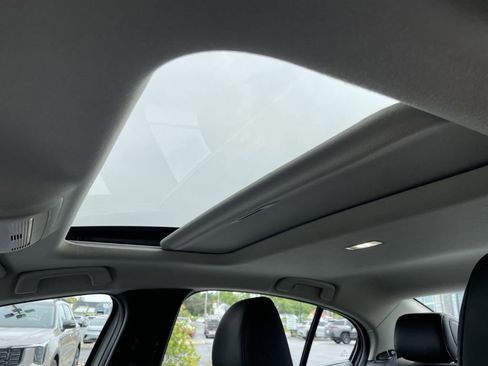 Used 2024 MAZDA MAZDA3 s FWD image 10