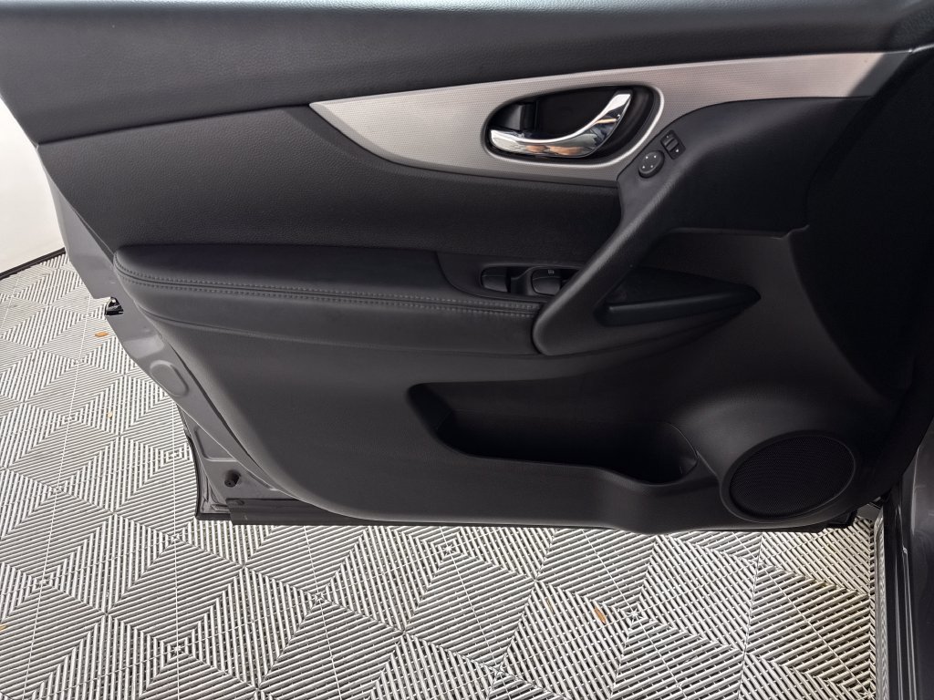 Used 2020 Nissan Rogue Sport SL FWD image 10