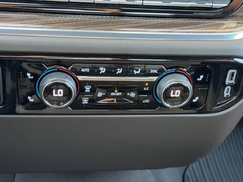 Used 2025 Chevrolet Silverado 1500 LT image 21