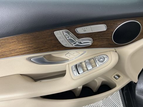 Used 2022 Mercedes-Benz GLC 300 4MATIC image 18