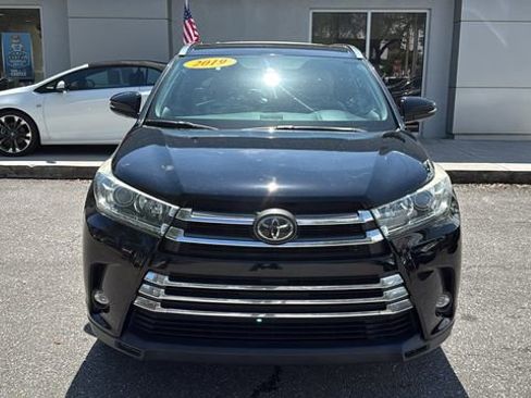 Used 2019 Toyota Highlander Limited image 2