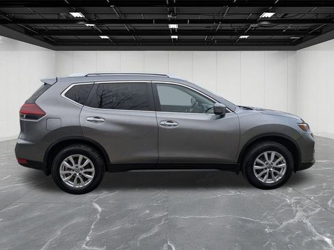 Used 2019 Nissan Rogue SV image 6