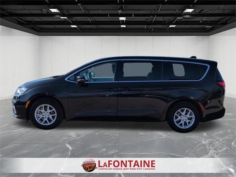 Certified 2023 Chrysler Pacifica Touring-L image 2