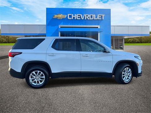 Used 2023 Chevrolet Traverse LS image 8