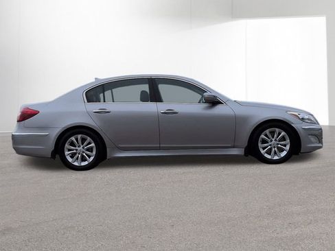 Used 2013 Hyundai Genesis 3.8 image 4