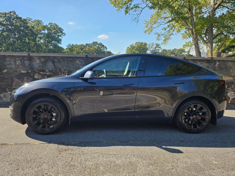 Used 2024 Tesla Model Y 2WD image 8