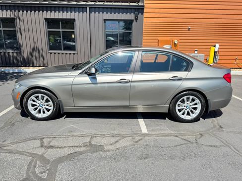 Used 2017 BMW 320i xDrive Sedan AWD/4WD image 2
