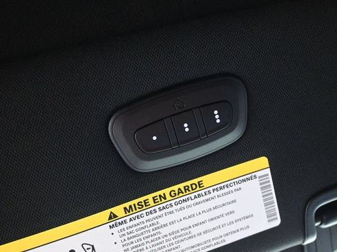 Used 2025 Chrysler Pacifica Select FWD image 30