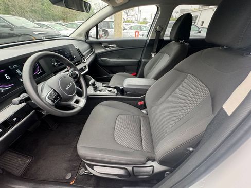 Used 2025 Kia Sportage LX image 24