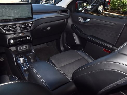 Used 2024 Ford Escape SE image 17